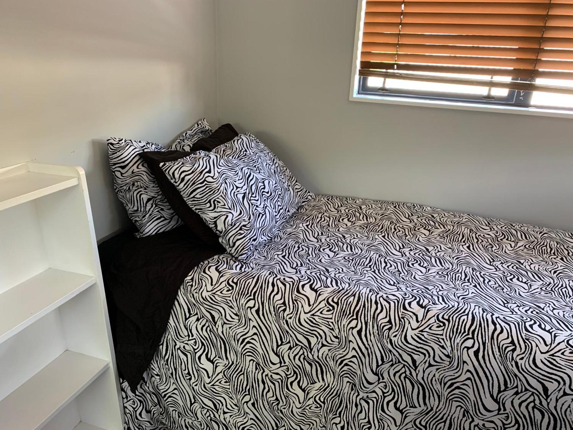 Sunny Sandringham Sky Tower Views Homestay